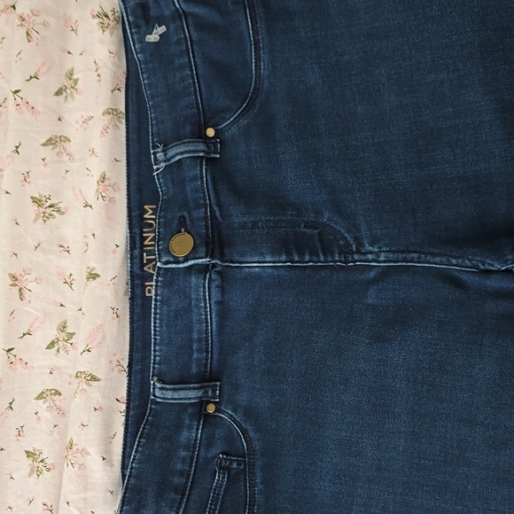 Chico's Jeans in Chico's Size 1 - Picture 2 of 8